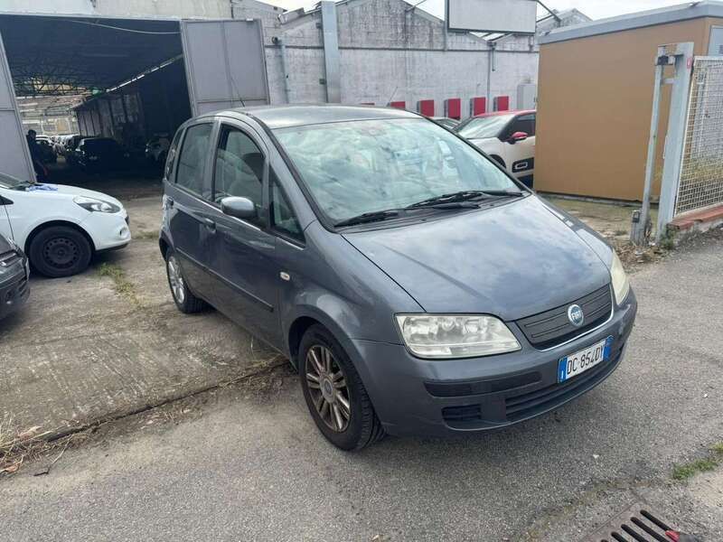 Grigio Usata 2006 Fiat Idea Dynamic Monovolume | 990 € (Super prezzo) - Immagine 1/4