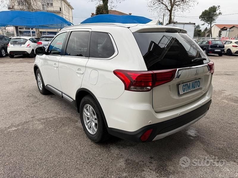 Usata Mitsubishi Outlander Intense 150 CV (110 kW) 2017 Bianco SUV
