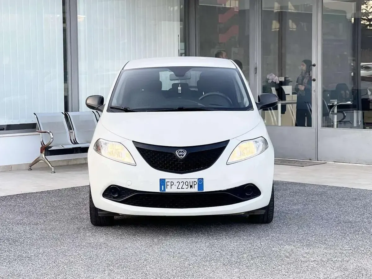 Usata Lancia Ypsilon 69 CV (50 kW) 2018 Bianco Utilitaria