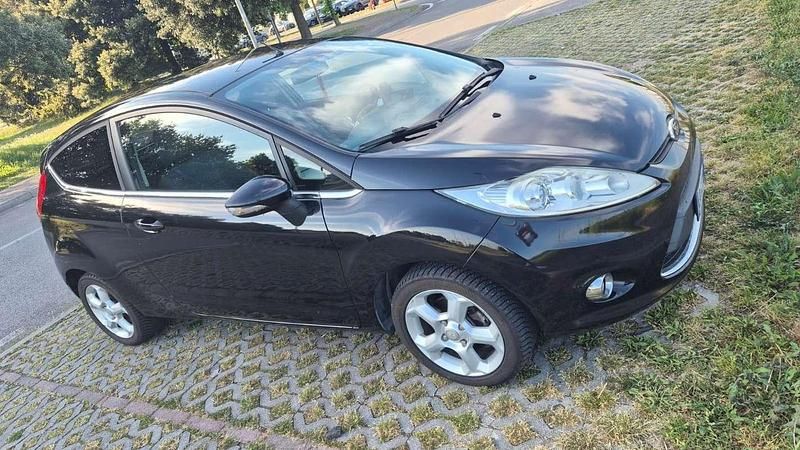 Usata Ford Fiesta Titanium 82 CV (60 kW) 2013 Nero Berlina