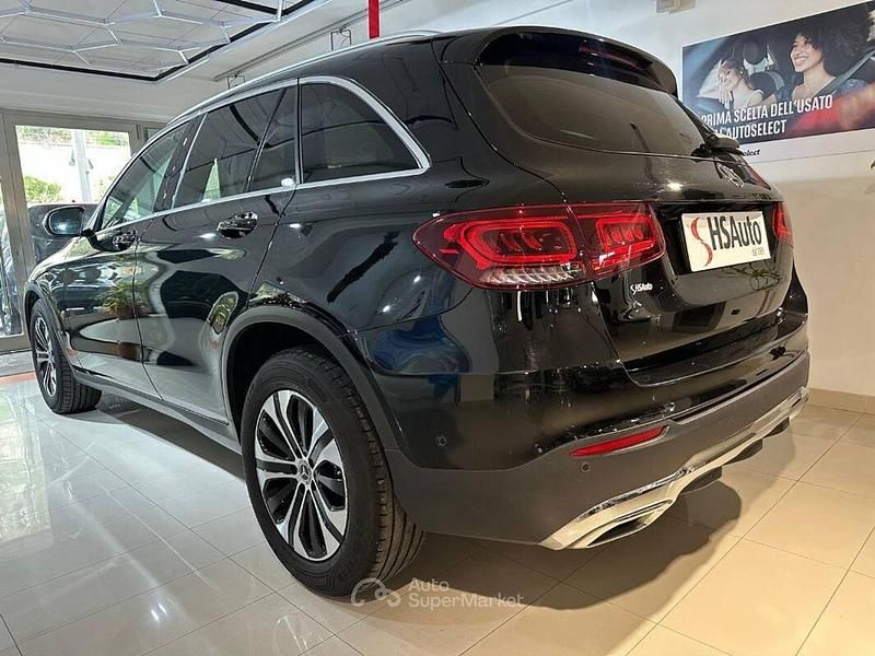 Usata Mercedes GLC200 Business 163 CV (119 kW) 2021 Inval. black SUV