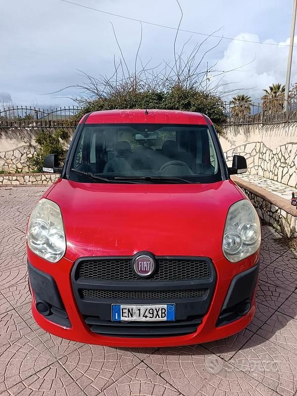 Usata Fiat Doblò 120 CV (88 kW) 2012 Rosso Monovolume