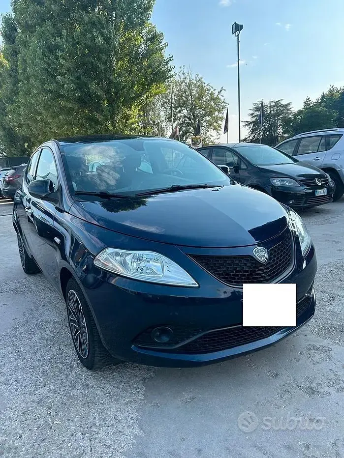 Usata Lancia Ypsilon Gold 95 CV (69 kW) 2018 Bluazzurro Utilitaria