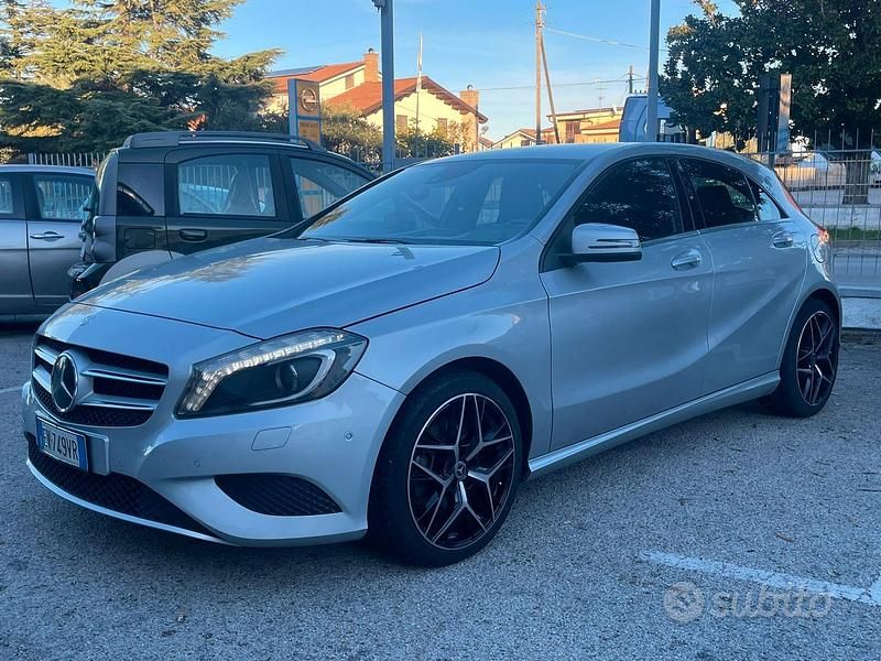 Grigio Usata 2014 Mercedes A200 Edition Berlina | 13.900 € (Buon prezzo) - Immagine 1/4