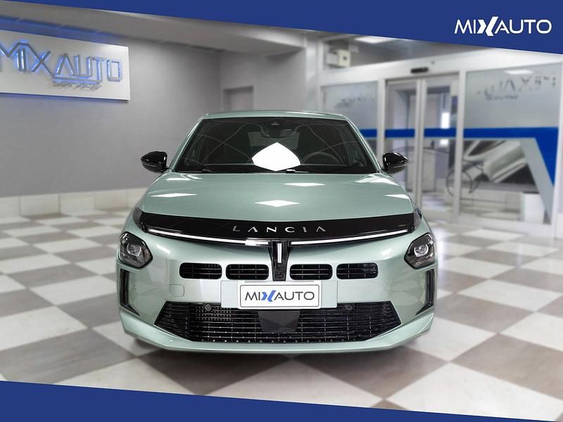 Usata Lancia Ypsilon 110 CV (80 kW) 2025 Verde Utilitaria