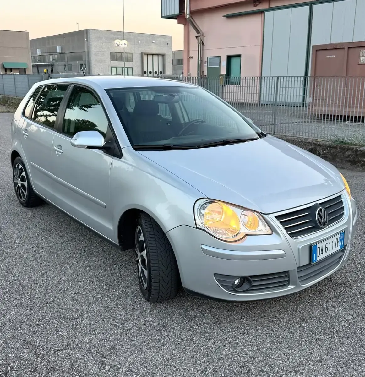 Usata VW Polo Sportline 80 CV (58 kW) 2006 Grigio Utilitaria