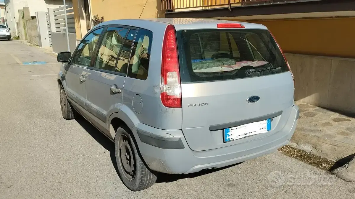 Usata Ford Fusion 80 CV (58 kW) 2012 Grigio Utilitaria