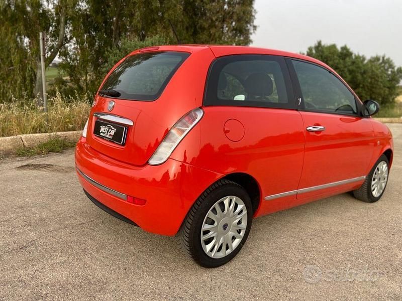 Usata Lancia Ypsilon Gold 69 CV (50 kW) 2011 Arancione Utilitaria