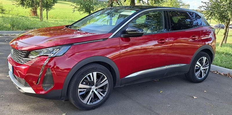 Usata Peugeot 3008 Allure 131 CV (96 kW) 2022 Rosso SUV