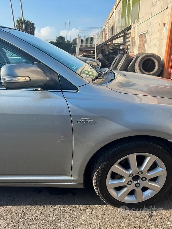 Usata Toyota Avensis 177 CV (130 kW) 2009 Grigio Station wagon