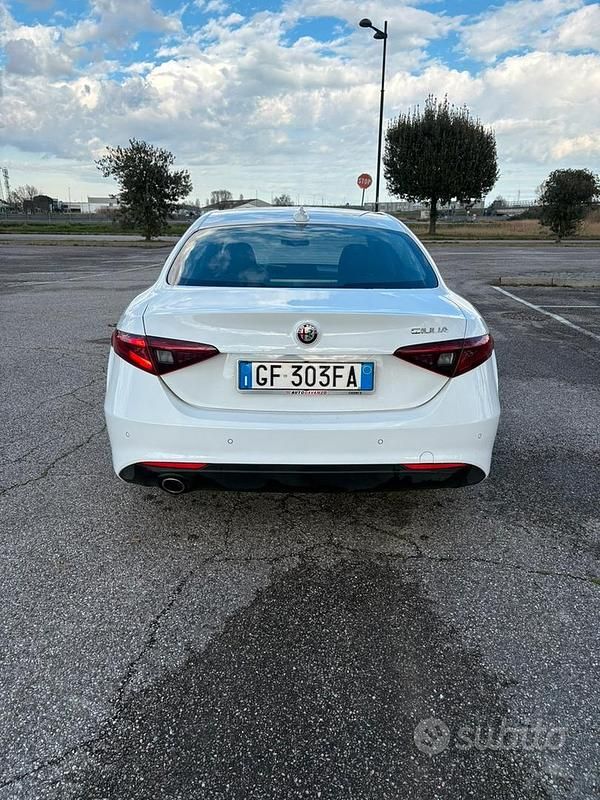 Usata Alfa Romeo Giulia 160 CV (117 kW) 2021 Bianco Berlina
