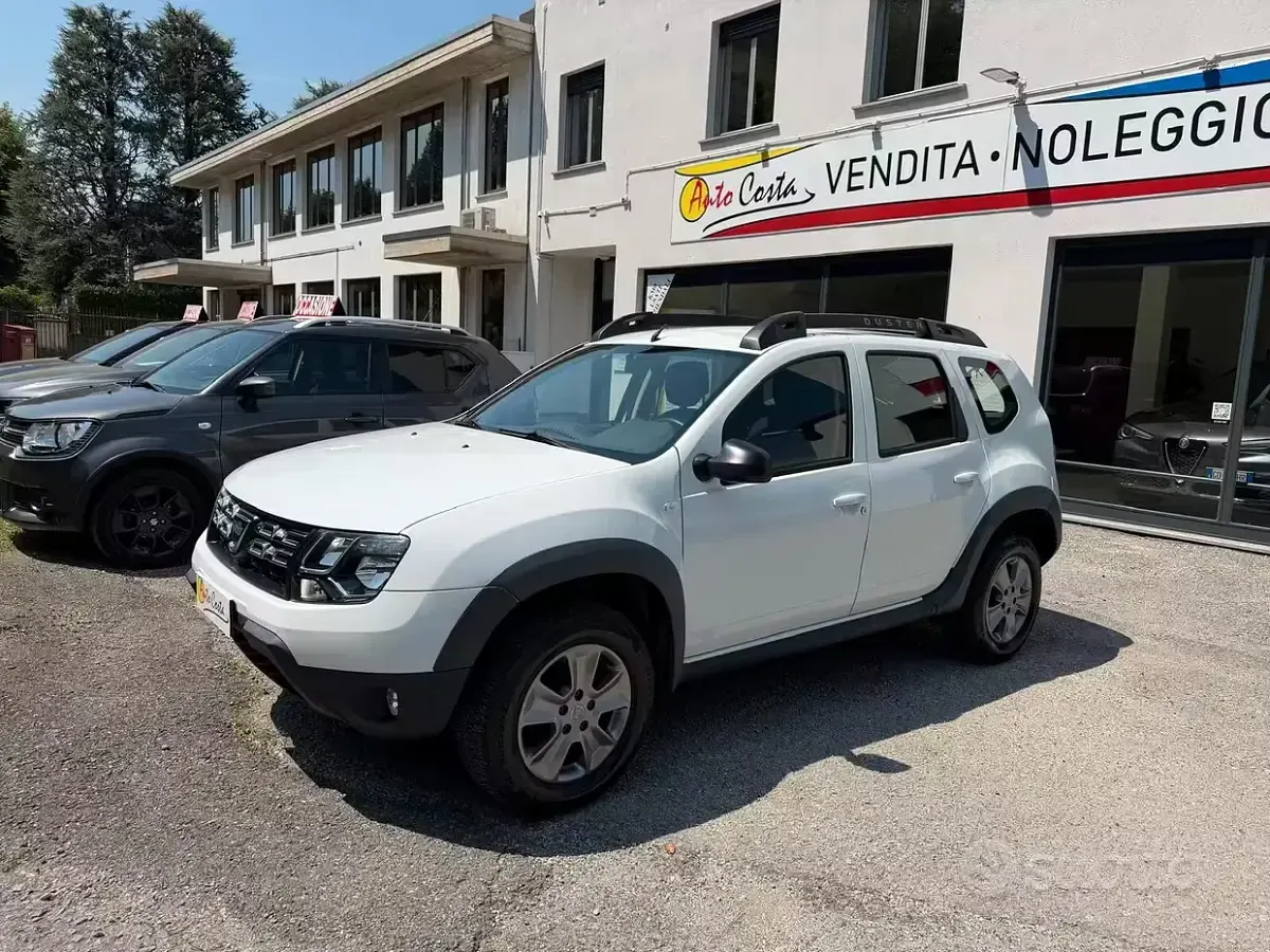 Usata Dacia Duster Lauréate 105 CV (77 kW) 2014 Bianco SUV