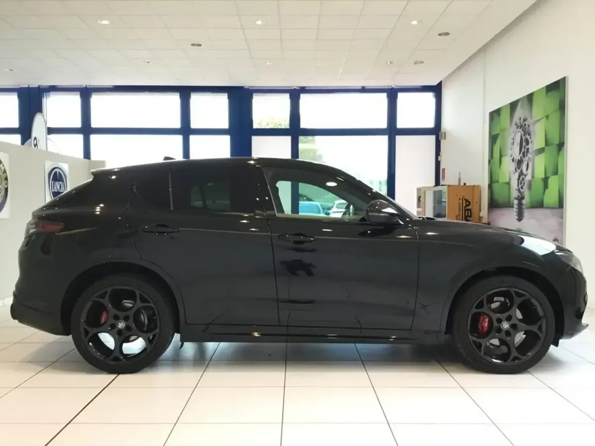 Usata Alfa Romeo Stelvio Competizione 210 CV (154 kW) 2023 Nero SUV