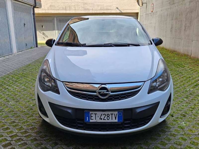 Usata 2014 Opel Corsa Tre volumi | 3490 € (Super prezzo) - Immagine 1/4
