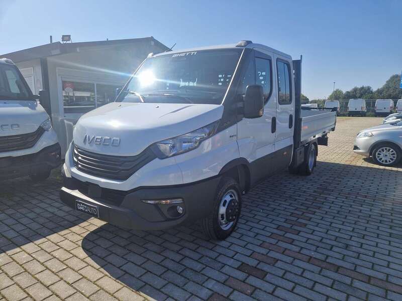 Bianco Usata 2024 Iveco Daily Furgone | 45.500 € (Molto cara) - Immagine 1/4