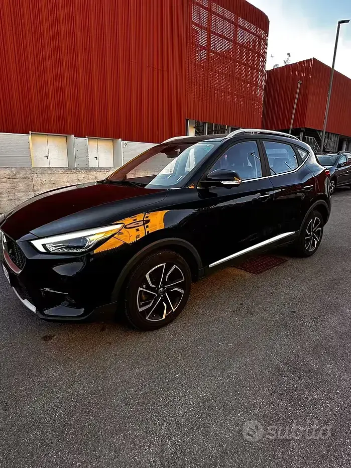 Usata MG ZS Luxury 106 CV (77 kW) 2024 Nero SUV