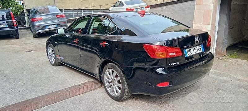 Nero Usata 2008 Lexus IS220d Luxury Line Tre volumi | 3500 € (Buon prezzo) - Immagine 1/4