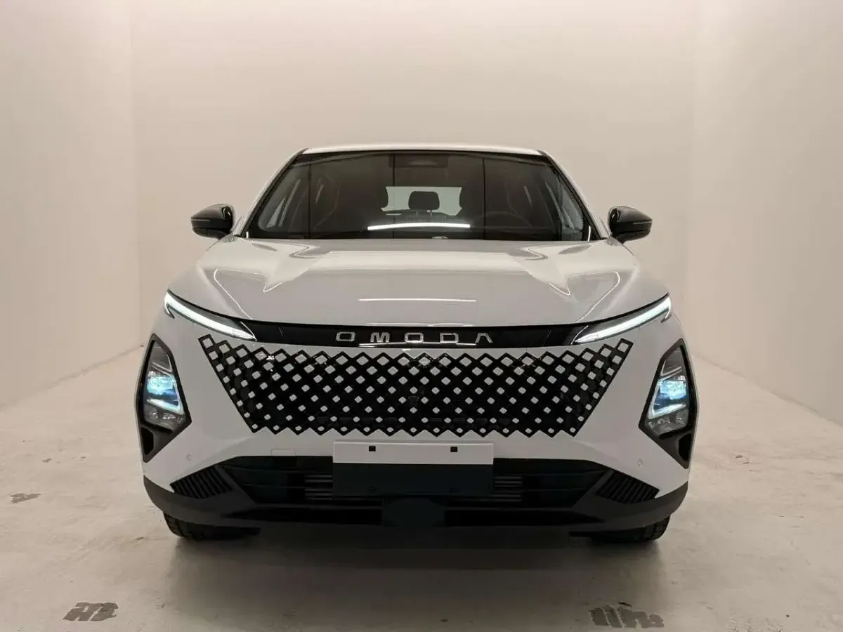 Nuova Omoda 5 143 CV (105 kW) 2026 Khaki white SUV