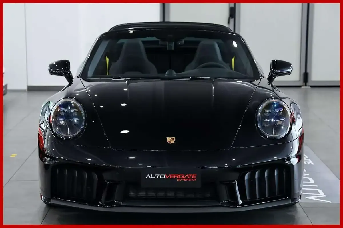 Usata Porsche 992 541 CV (397 kW) 2025 Nero Cabrio