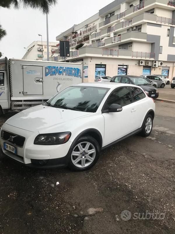 Usata Volvo C30 136 CV (100 kW) 2009 Bianco Utilitaria