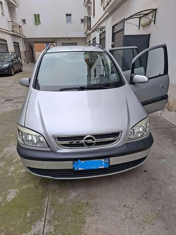 Usata Opel Zafira Elegance 101 CV (74 kW) 2004 Monovolume