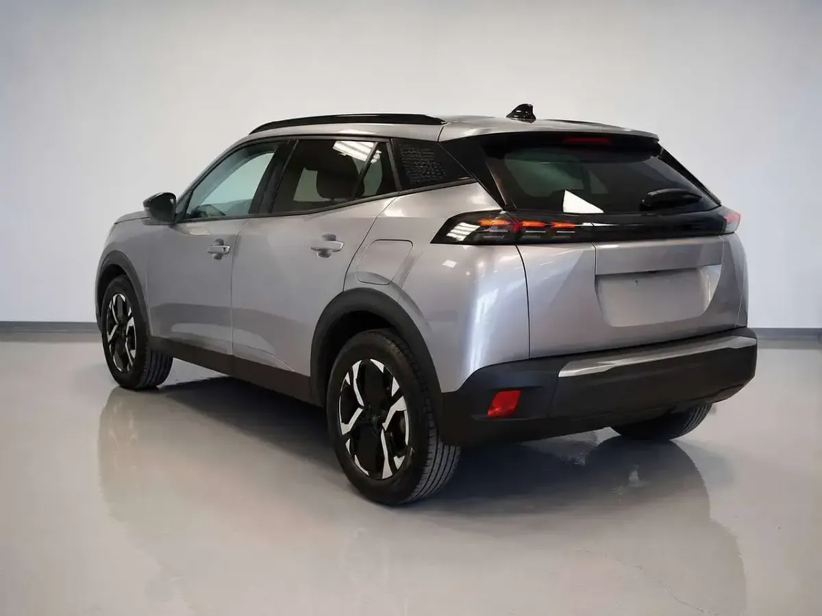 Usata Peugeot 2008 Allure 101 CV (74 kW) 2025 Diverse colorazioni SUV