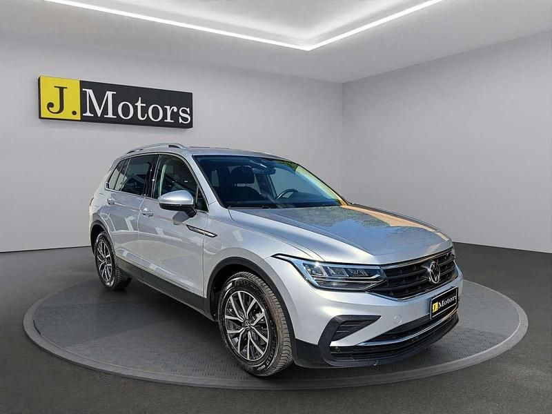 Argento Usata 2021 VW Tiguan Life SUV | 21.900 € (Super prezzo) - Immagine 1/4