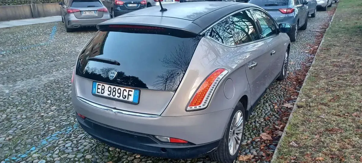 Usata Lancia Delta 120 CV (88 kW) 2010 Utilitaria