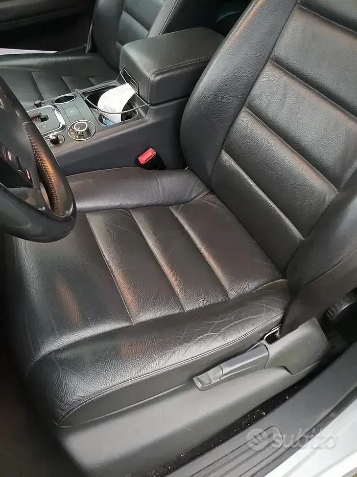 Usata VW Touareg 240 CV (176 kW) 2008 Grigio SUV