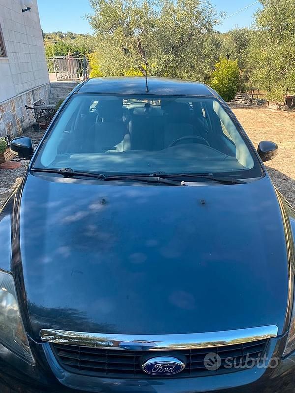 Usata Ford Focus Style 109 CV (80 kW) 2010 Grigio Station wagon