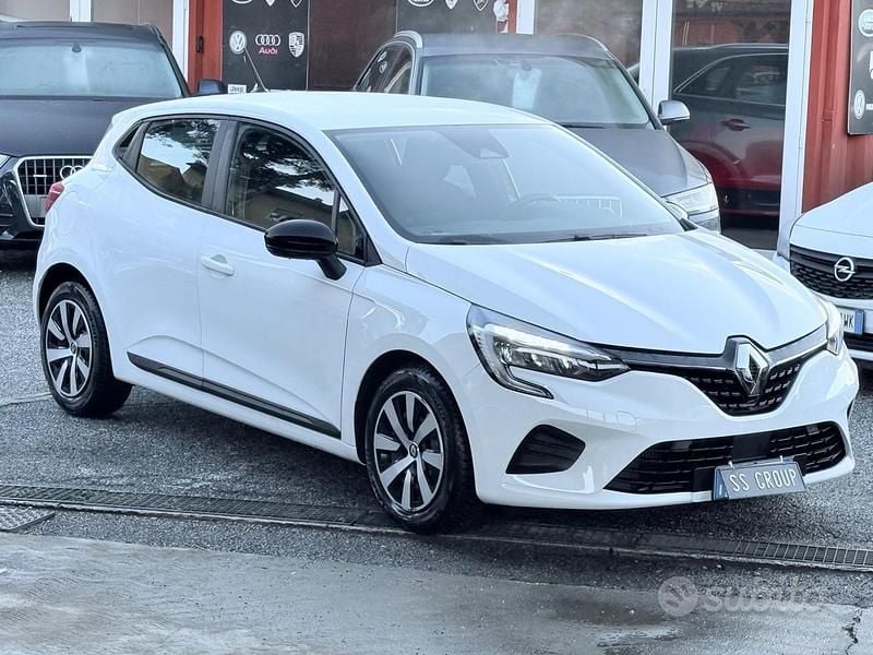 Bianco Usata 2023 Renault Clio V Intens Berlina | 13.999 € (Buon prezzo) - Immagine 1/4