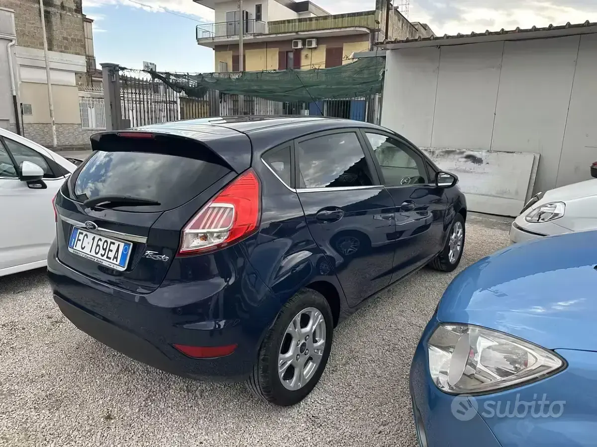 Usata Ford Fiesta Titanium 95 CV (69 kW) 2016 Bluazzurro Utilitaria