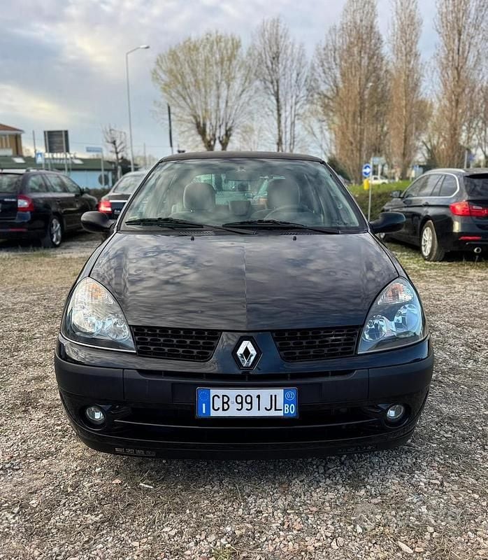 Usata Renault Clio II 75 CV (55 kW) 2002 Nero Berlina