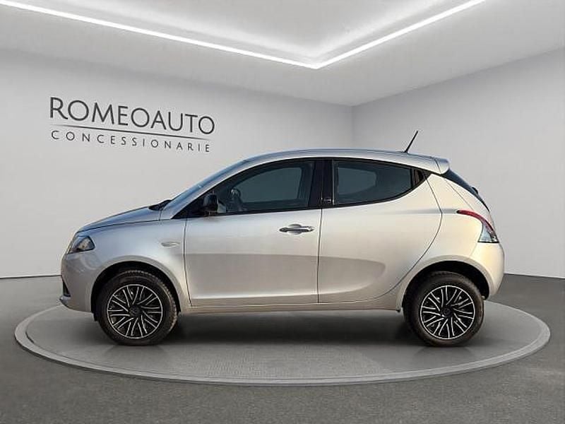 Usata Lancia Ypsilon Gold 84 CV (61 kW) 2021 Argento Utilitaria