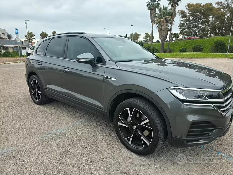 Usata VW Touareg 286 CV (210 kW) 2021 Grigio SUV