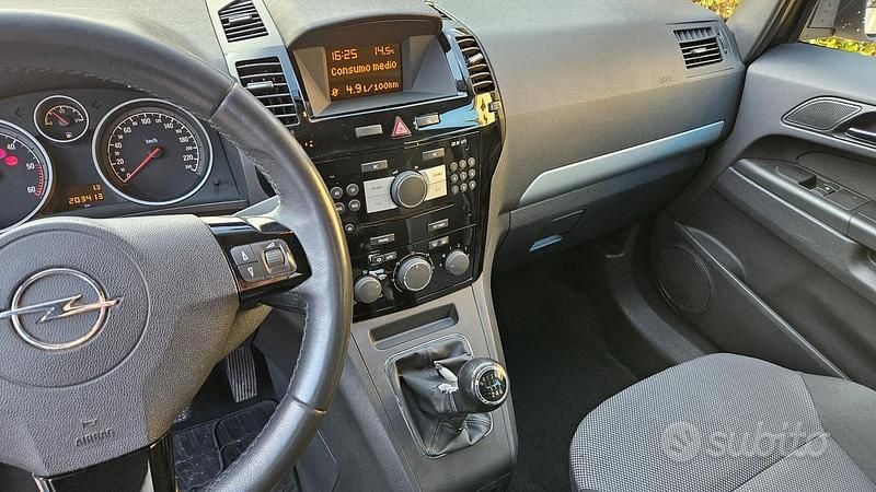 Usata Opel Zafira 110 CV (80 kW) 2012 Bianco Monovolume