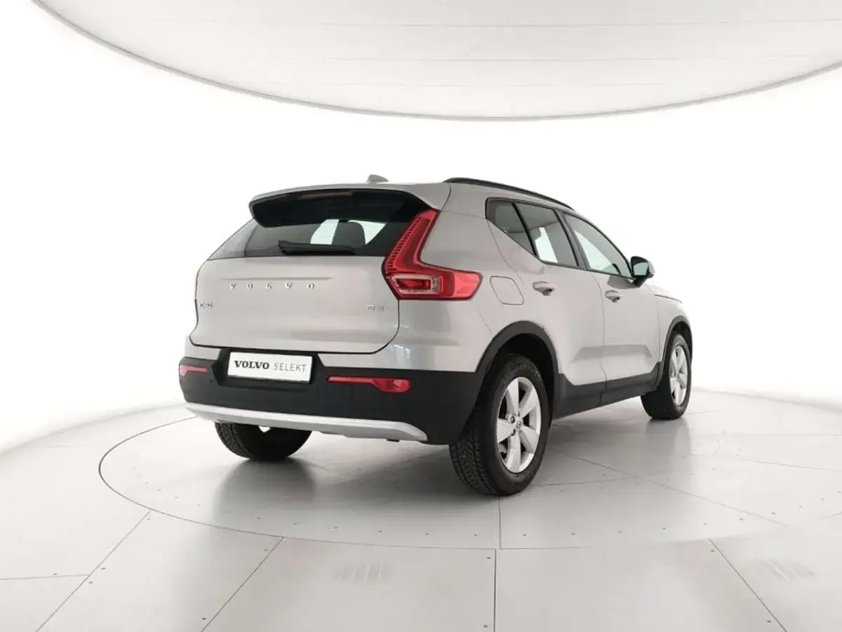Gebraucht Volvo XC40 163 PS (119 kW) 2023 Silber SUV