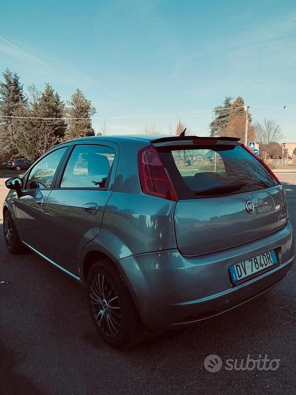 Usata Fiat Grande Punto 75 CV (55 kW) 2007 Grigio Utilitaria