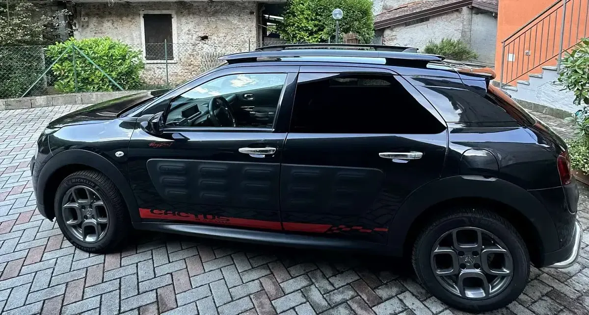 Usata Citroën C4 Shine 99 CV (72 kW) 2015 Nero SUV