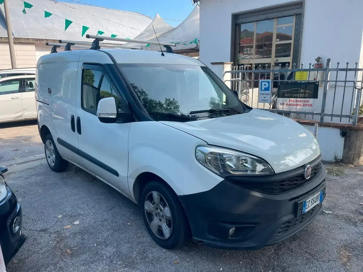 Usata Fiat Doblò 90 CV (66 kW) 2015 Bianco Monovolume