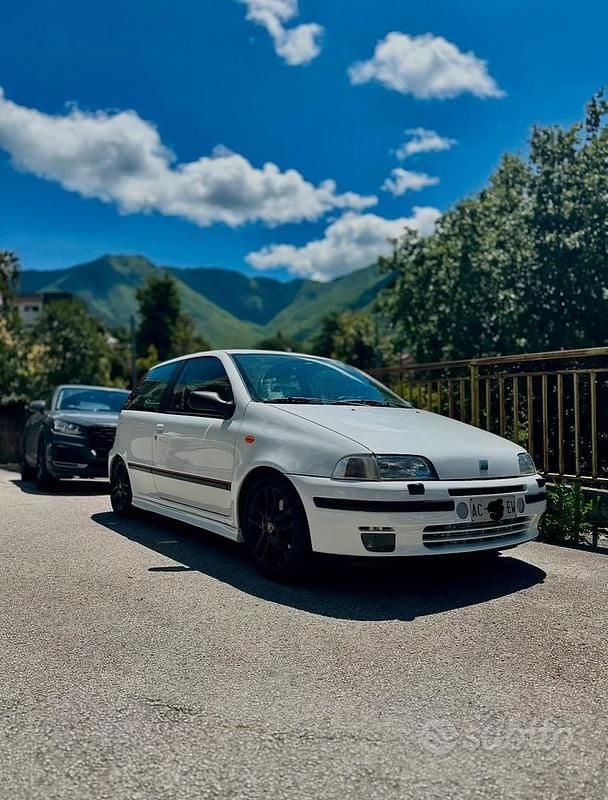 Usata Fiat Punto 133 CV (97 kW) 1994 Berlina