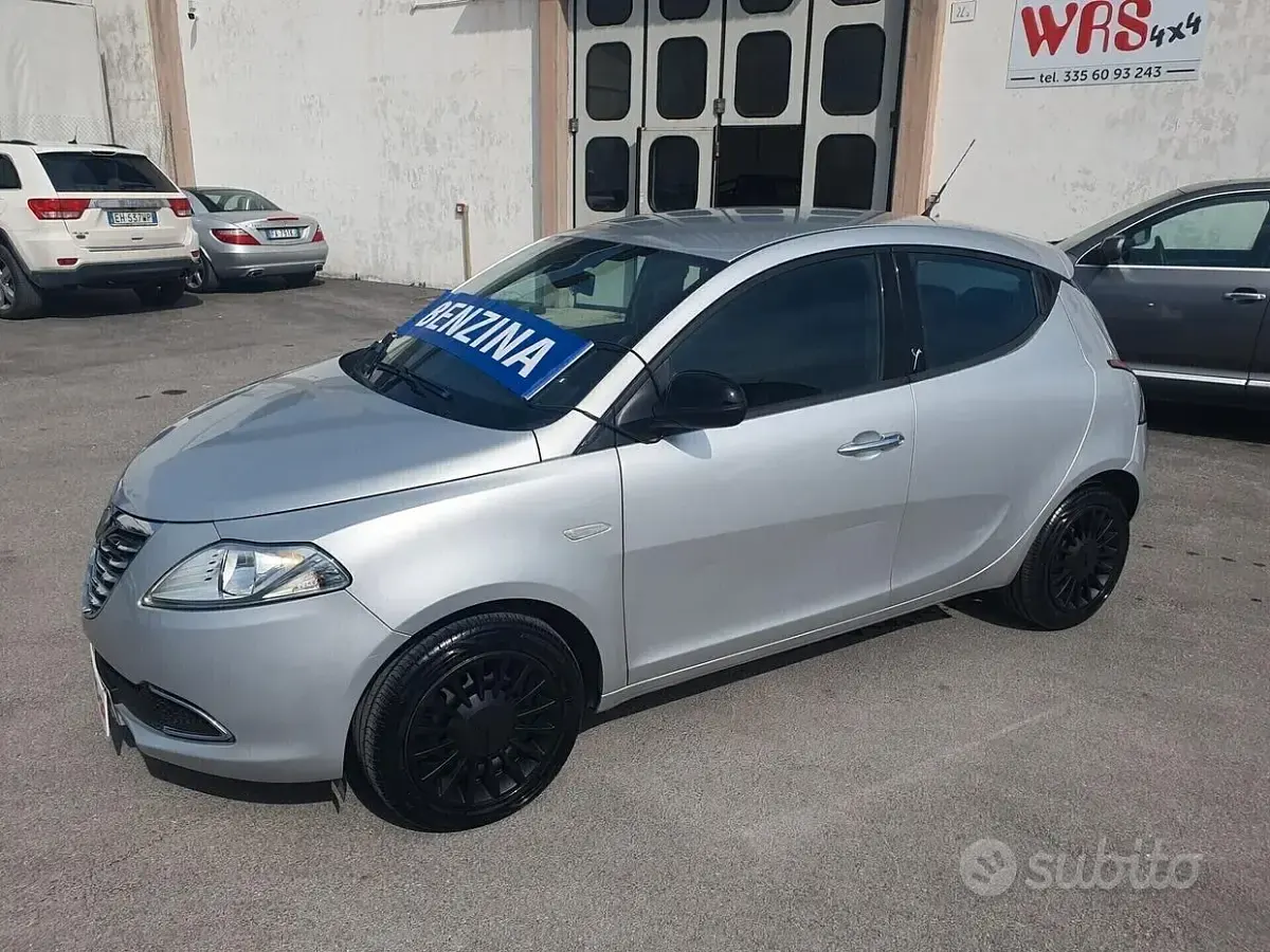 Usata Lancia Ypsilon 69 CV (50 kW) 2014 Grigio Utilitaria