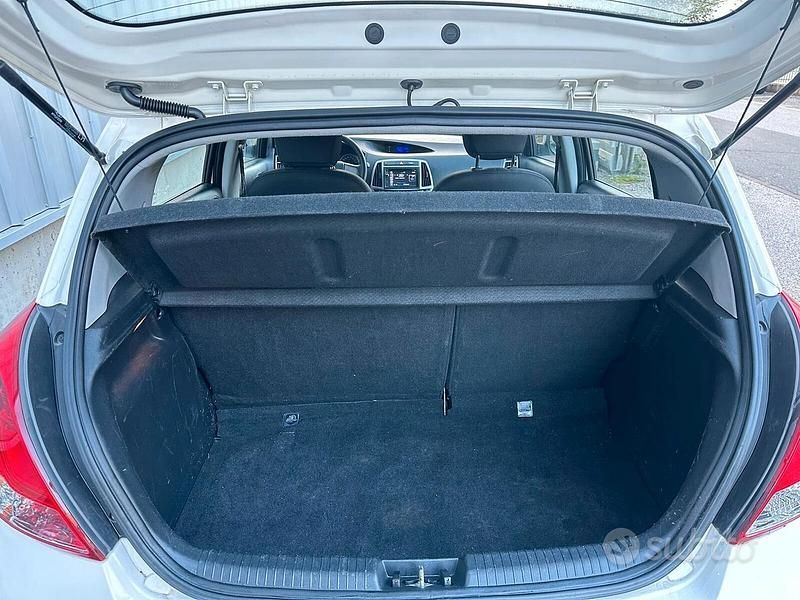 Usata Hyundai i20 75 CV (55 kW) 2013 Bianco Berlina