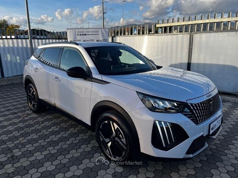 Usata Peugeot 2008 Allure 102 CV (75 kW) 2025 Bianco SUV