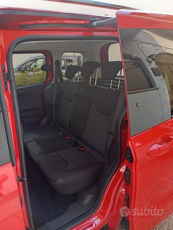 Usata Ford Tourneo Courier Sport 101 CV (74 kW) 2019 Rosso Monovolume
