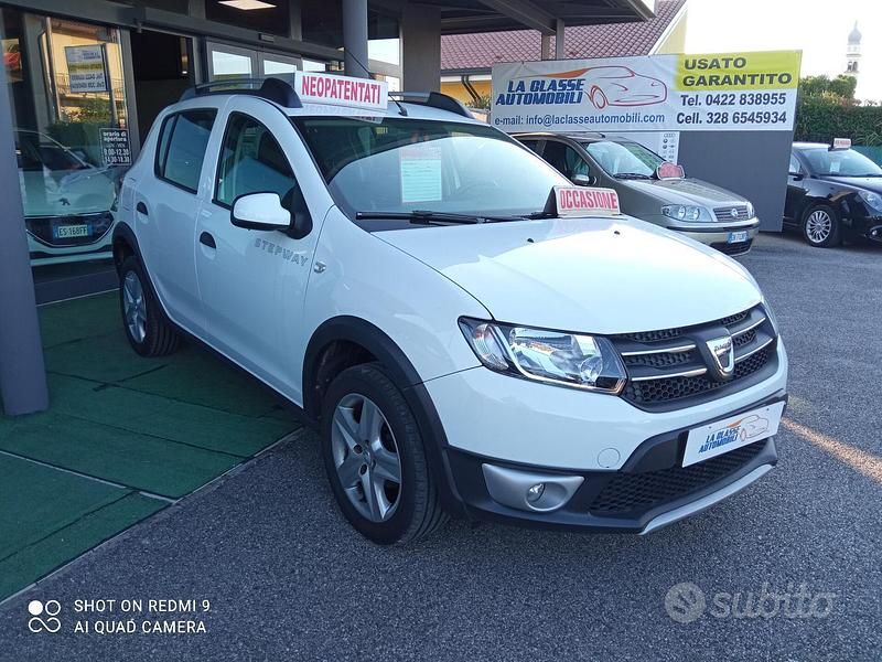 Bianco Usata 2015 Dacia Sandero Prestige Due volumi | 8750 € (Cara) - Immagine 1/4