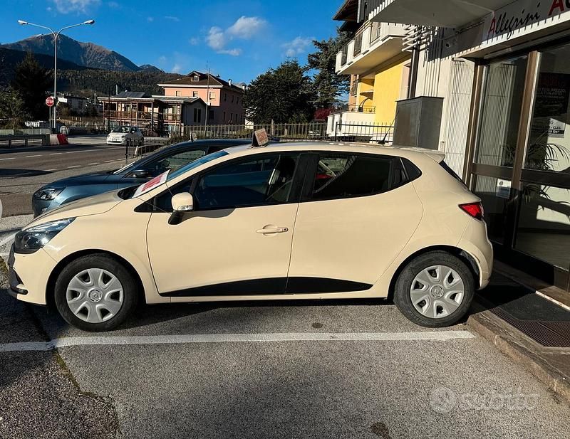 Usata Renault Clio IV Life 75 CV (55 kW) 2017 Beige Berlina