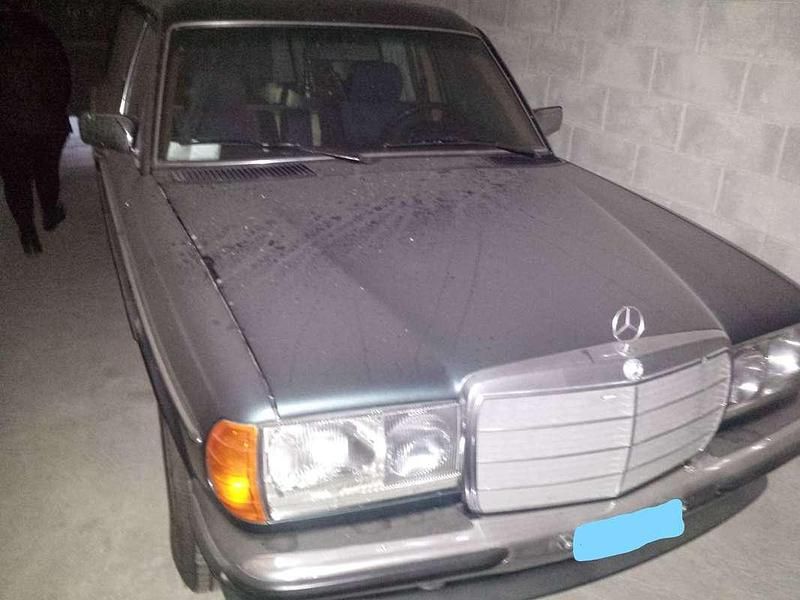 Usata Mercedes 240 71 CV (52 kW) 1986 Blu/azzurro