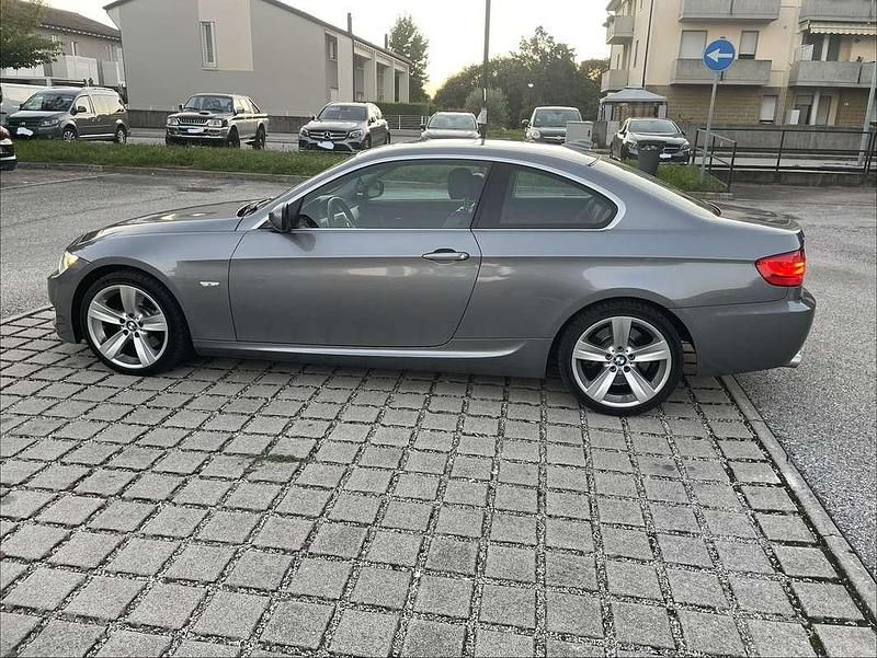 Usata BMW 330 Efficient Dynamics 245 CV (180 kW) 2011 Grigio Coupé