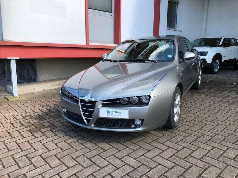 Grigio Usata 2006 Alfa Romeo 159 Progression Tre volumi | 4900 € (Buon prezzo) - Immagine 1/4